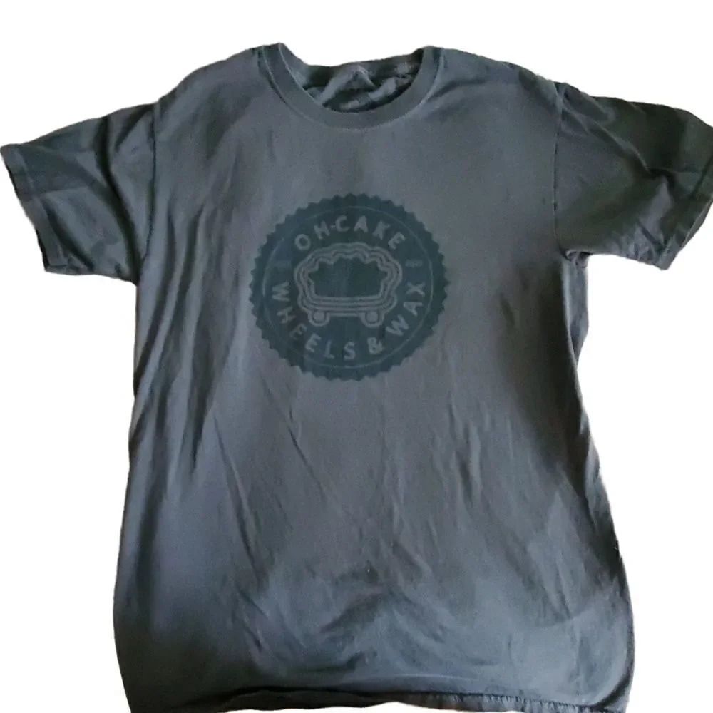 Oh Cake Men's Size Small Gray Skateboarding Shirt